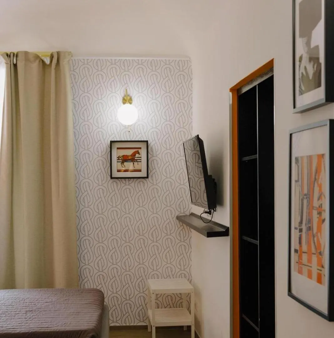 Guest house The B Place Cola Rome Italy